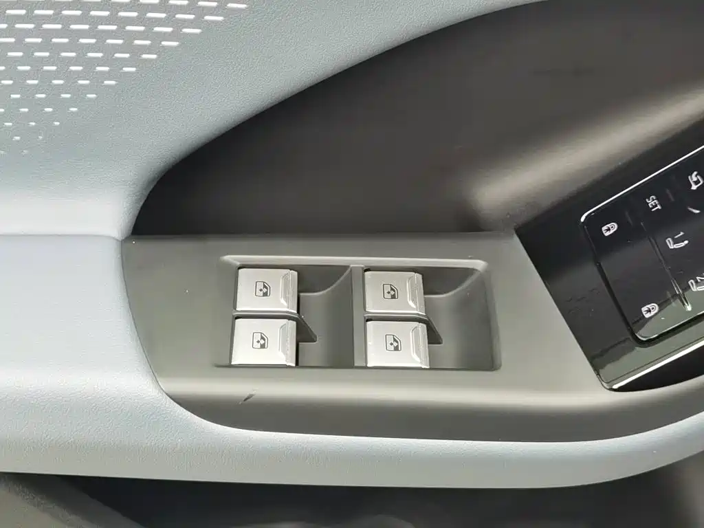 Audi Q6L e-tron — миниатюра 9