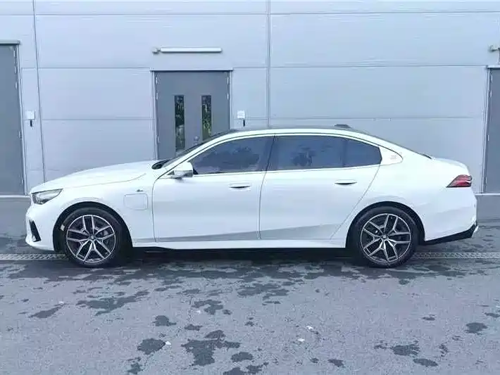 BMW i5 — миниатюра 4