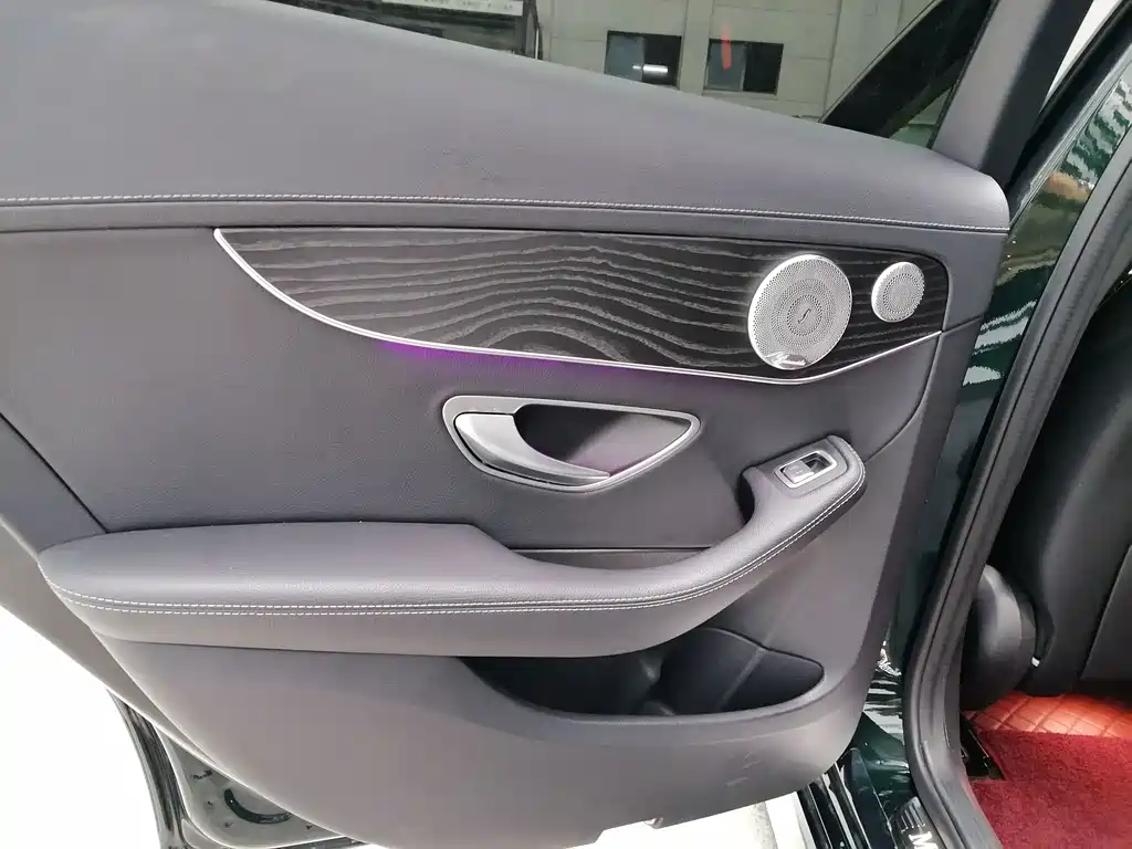 Mercedes-Benz C-Class — миниатюра 13