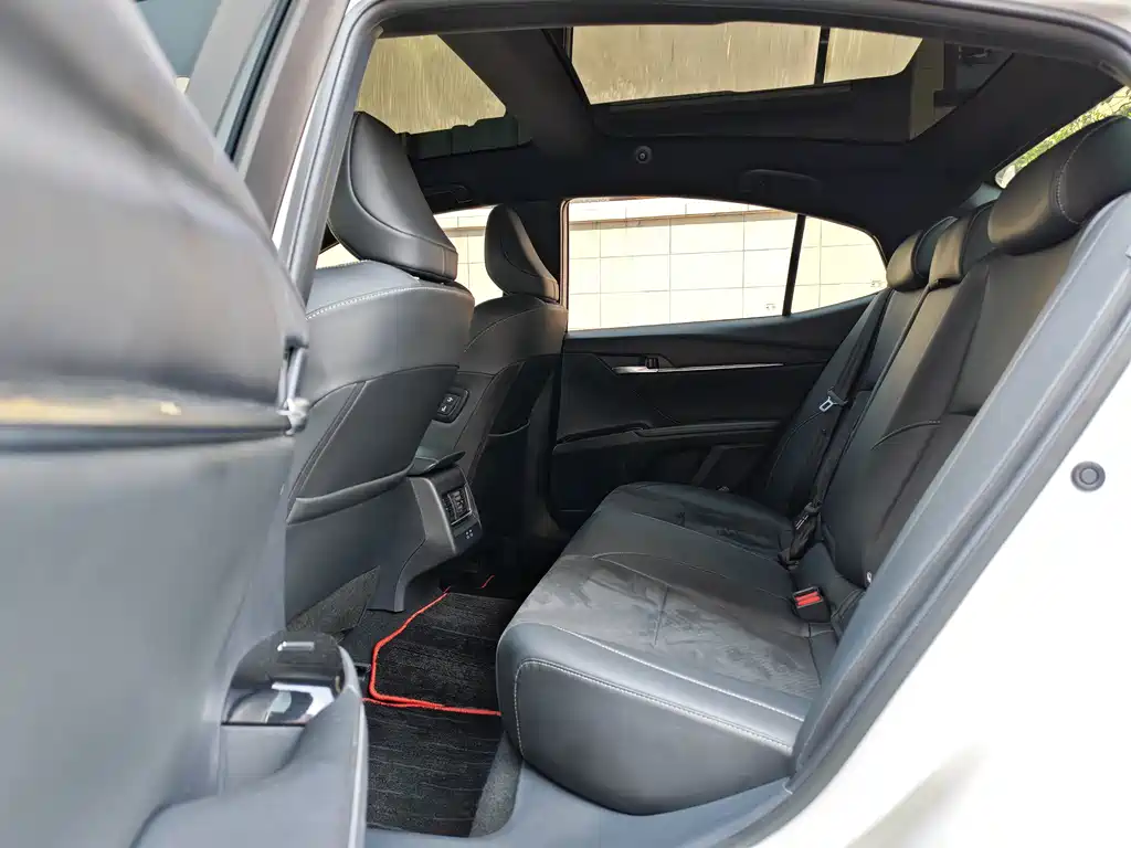 Toyota Camry — миниатюра 6