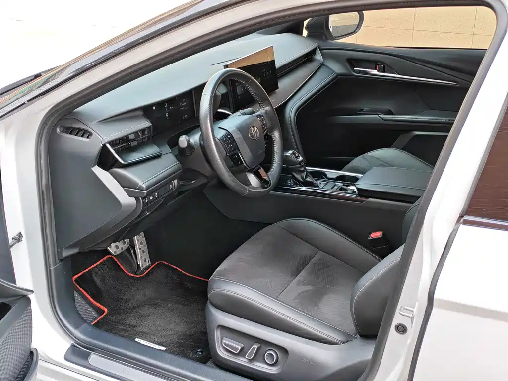 Toyota Camry — миниатюра 4