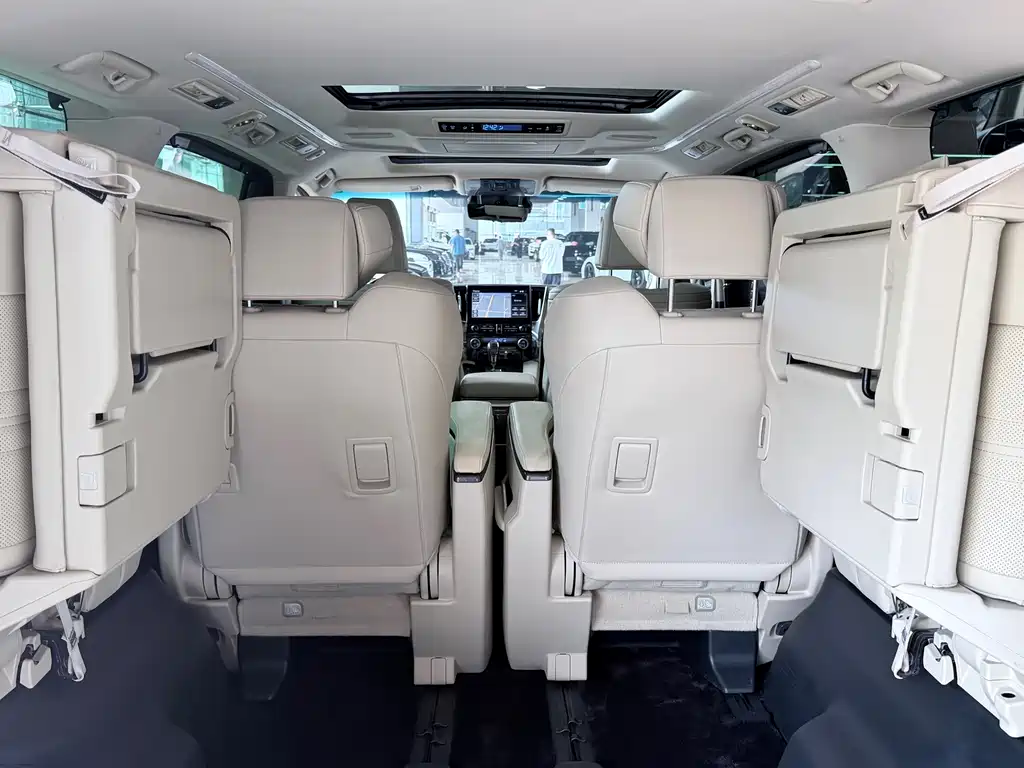 Toyota Alphard — миниатюра 22