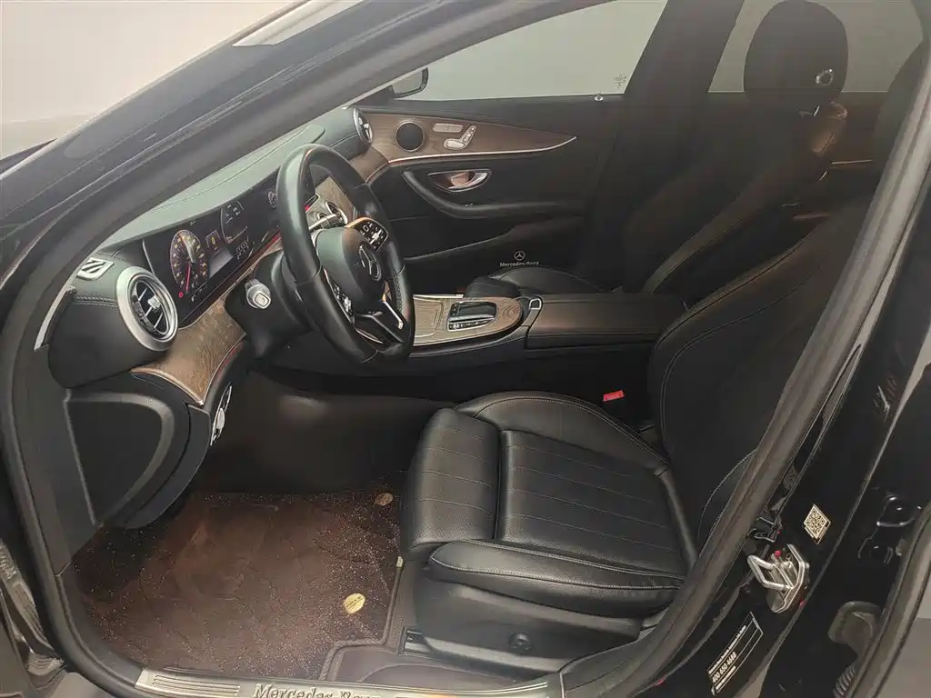 Mercedes-Benz E-Class — миниатюра 13