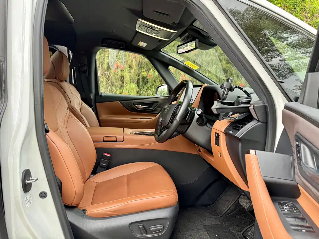 Toyota Vellfire 2023 2.5L HV Luxury