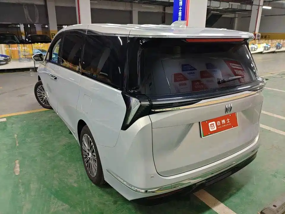 Buick GL8 Hybrid — миниатюра 9