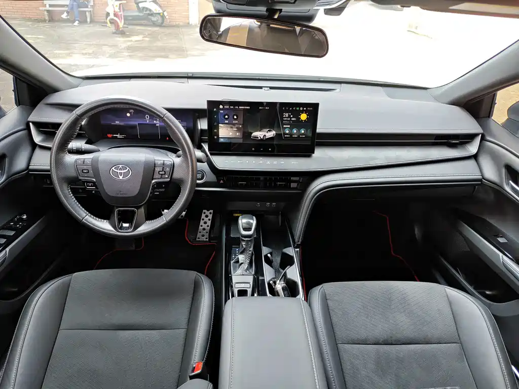 Toyota Camry — миниатюра 5