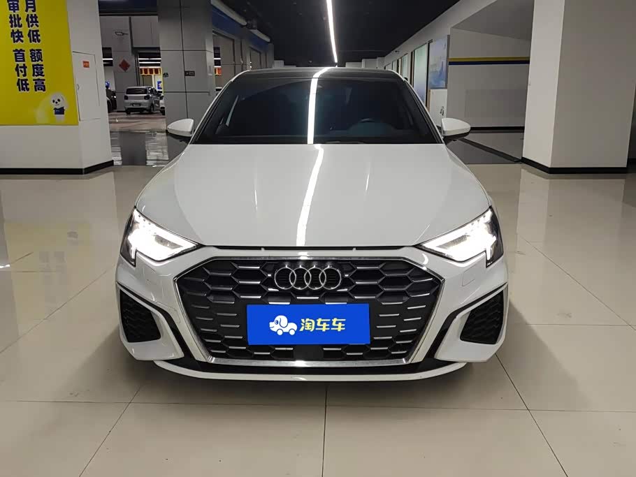 Audi A3 1.4 л 2021 г. Белый, пробег 21000 км