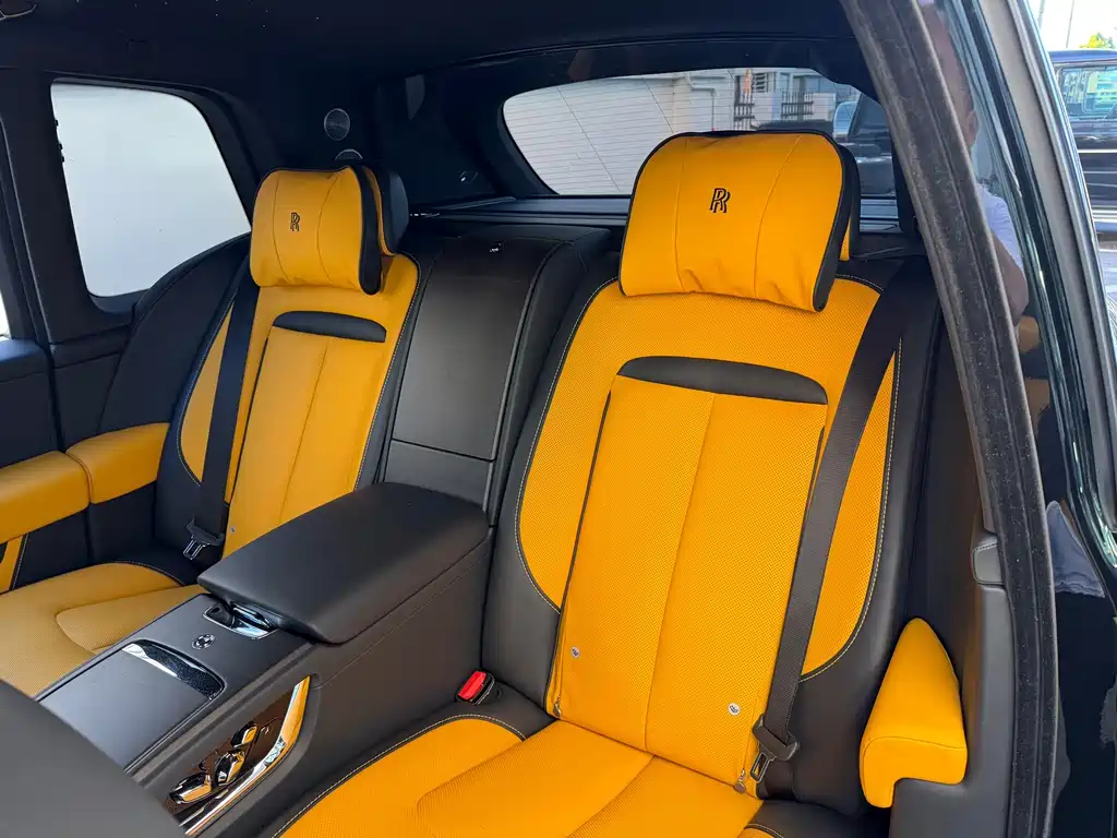 Rolls-Royce Cullinan 2018 мест