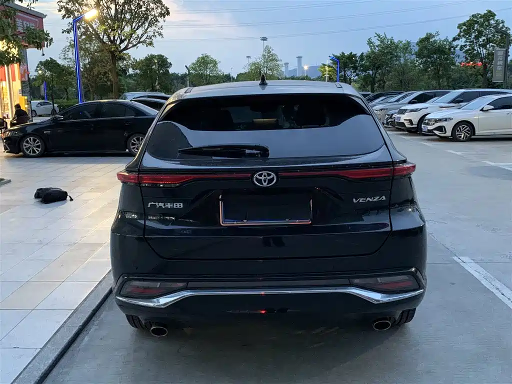 Toyota Venza 2023 2.0L CVT Luxury