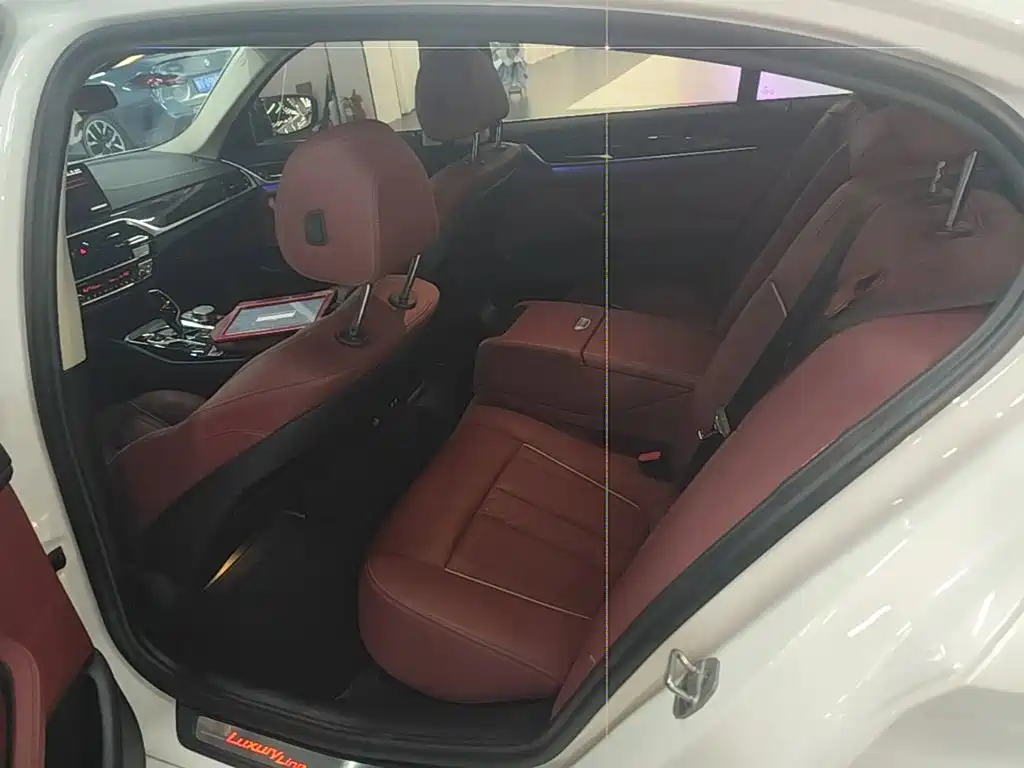 BMW 5 Series — миниатюра 17