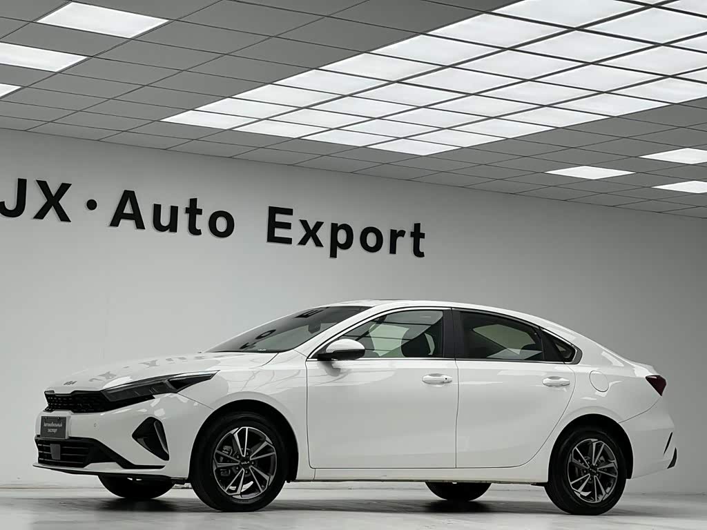 Kia K3 1.5 л 2024 г. Белый, пробег 3800 км