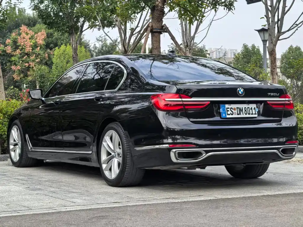 BMW 7 Series — миниатюра 5
