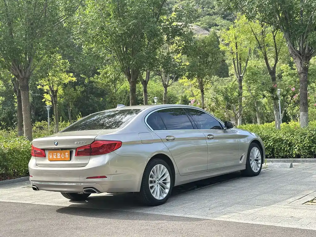 BMW 5 Series — миниатюра 8