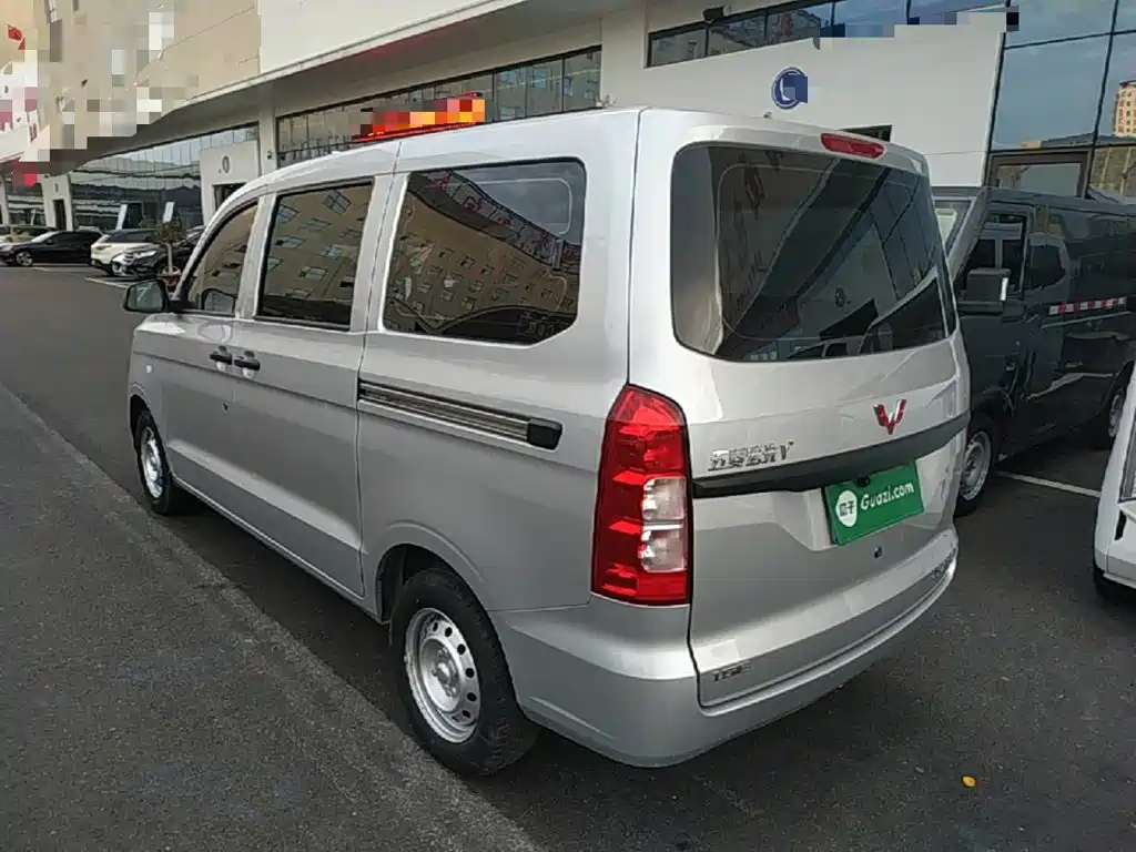 Wuling Hongguang V — миниатюра 5