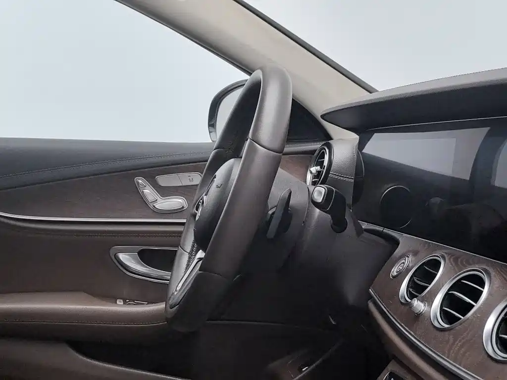 Mercedes-Benz E-Class — миниатюра 22