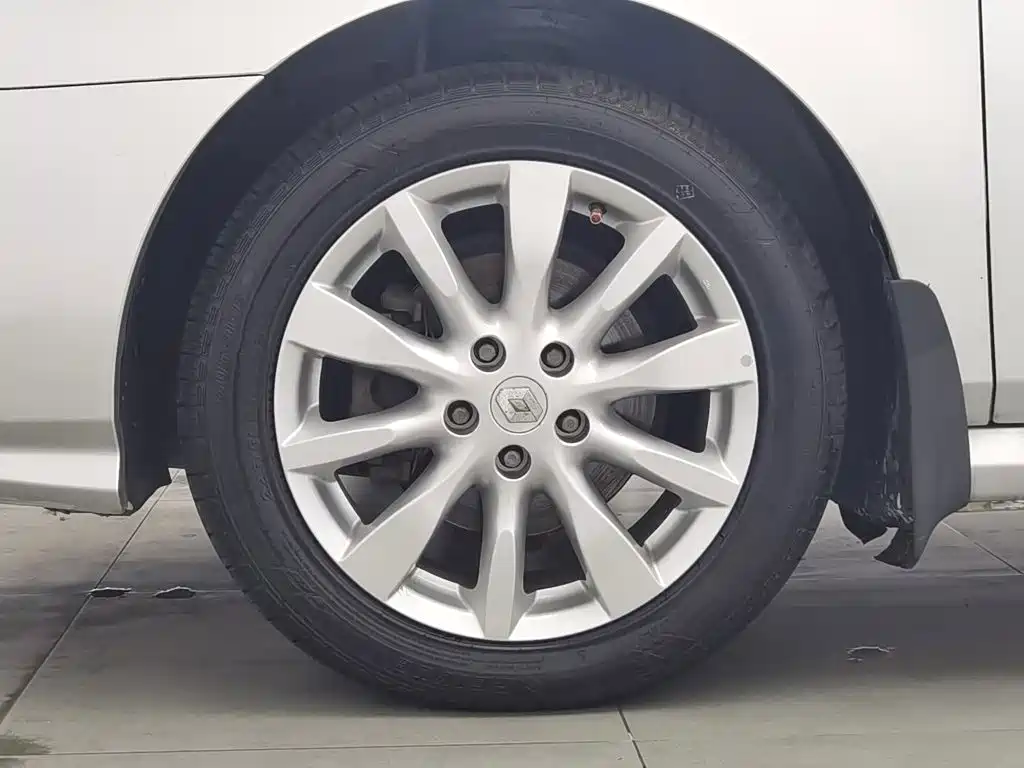 Renault Latitude — миниатюра 17