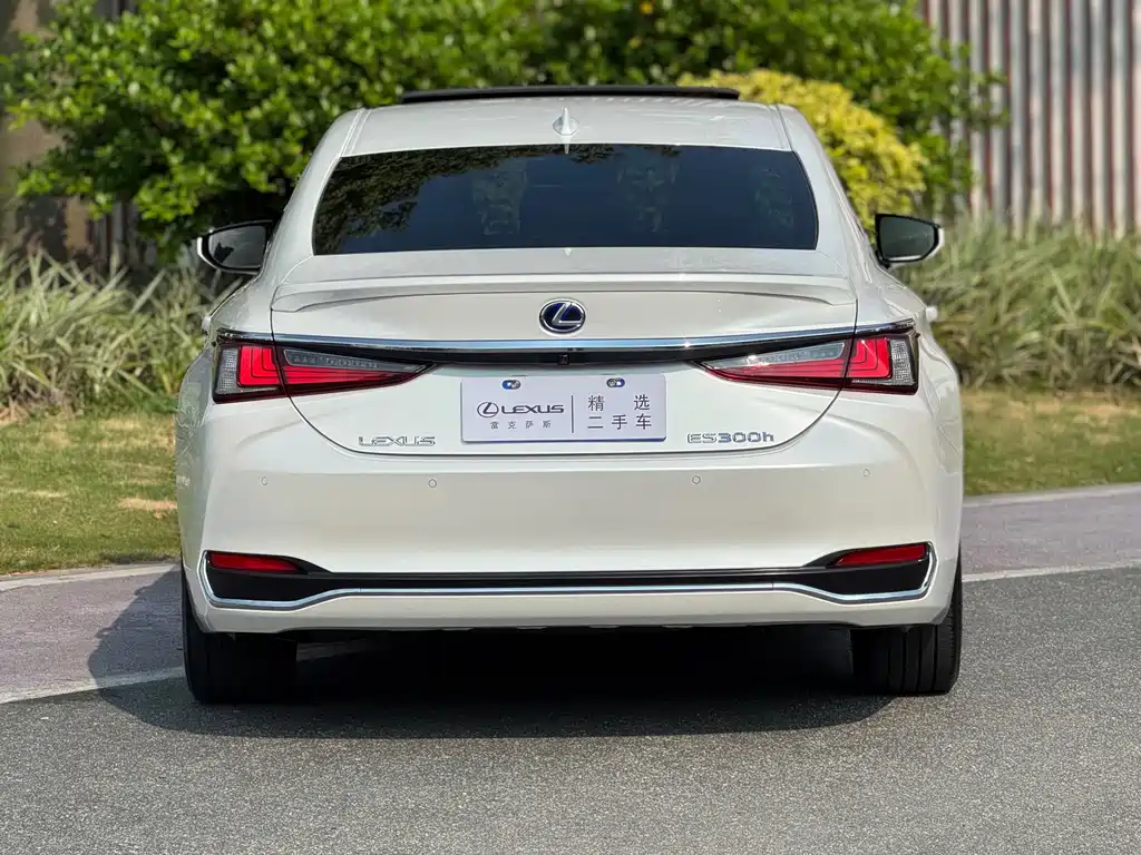 Lexus ES — миниатюра 14
