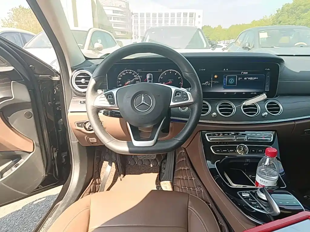 Mercedes-Benz E-Class — миниатюра 11
