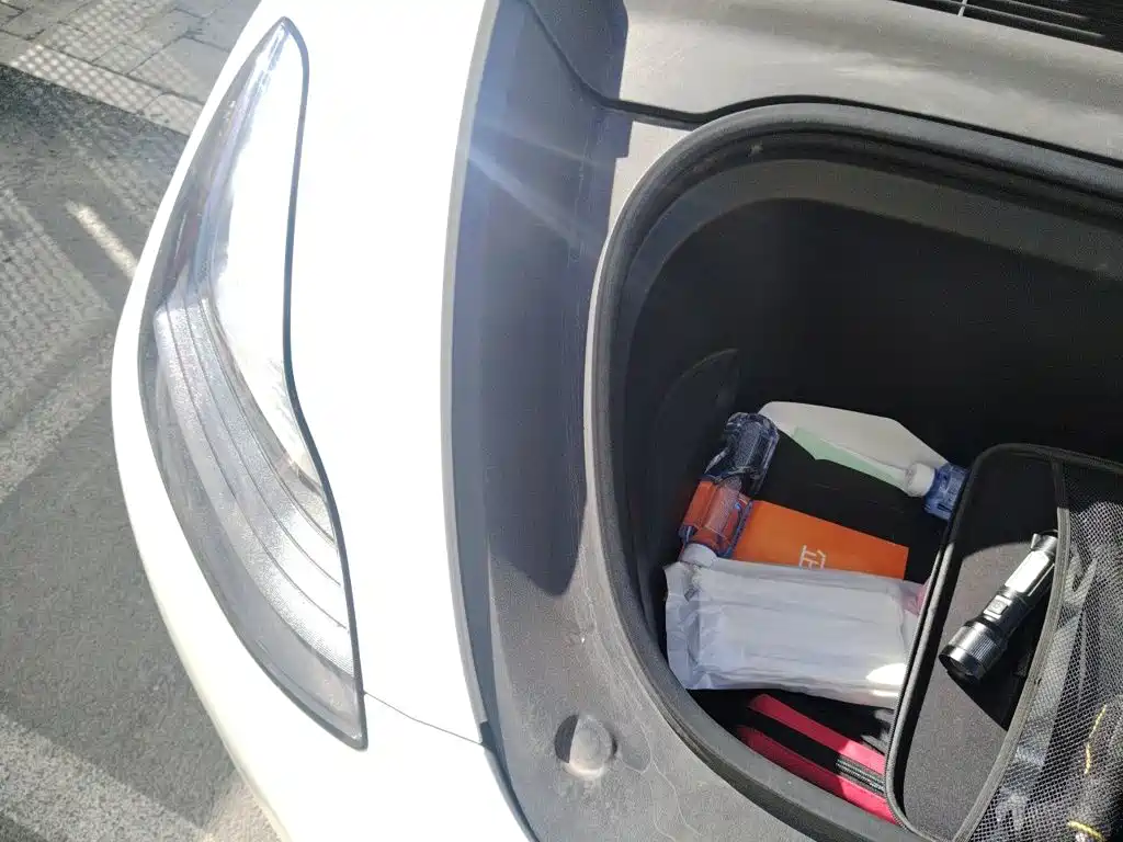 Tesla Model Y — миниатюра 21
