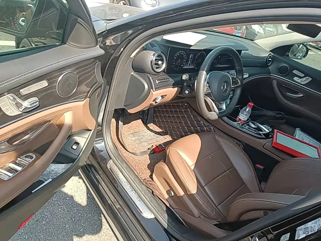 Mercedes-Benz E-Class — миниатюра 16