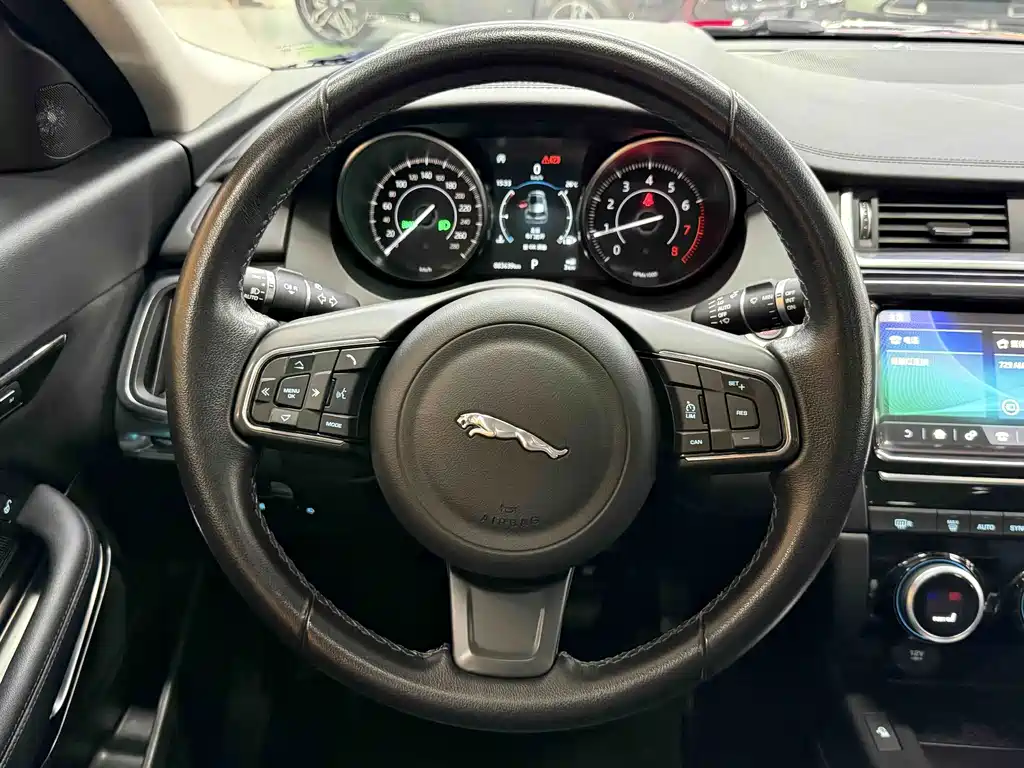 Jaguar E-PACE — миниатюра 3