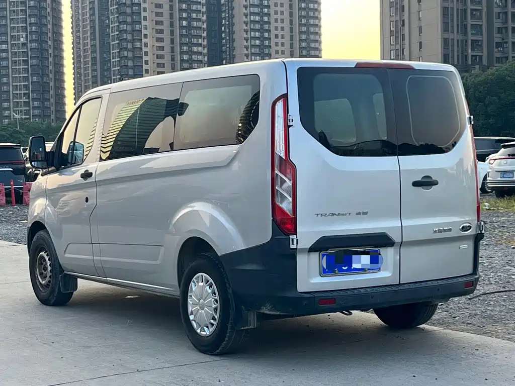 Ford Transit — миниатюра 6