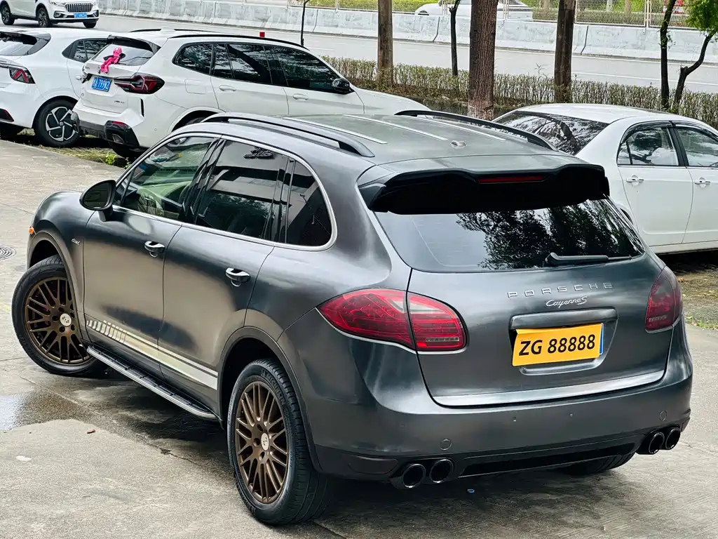 Porsche Cayenne — миниатюра 6