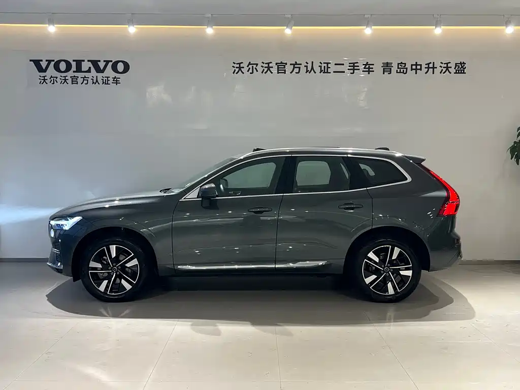 Volvo XC60 2026 B5 Luxury