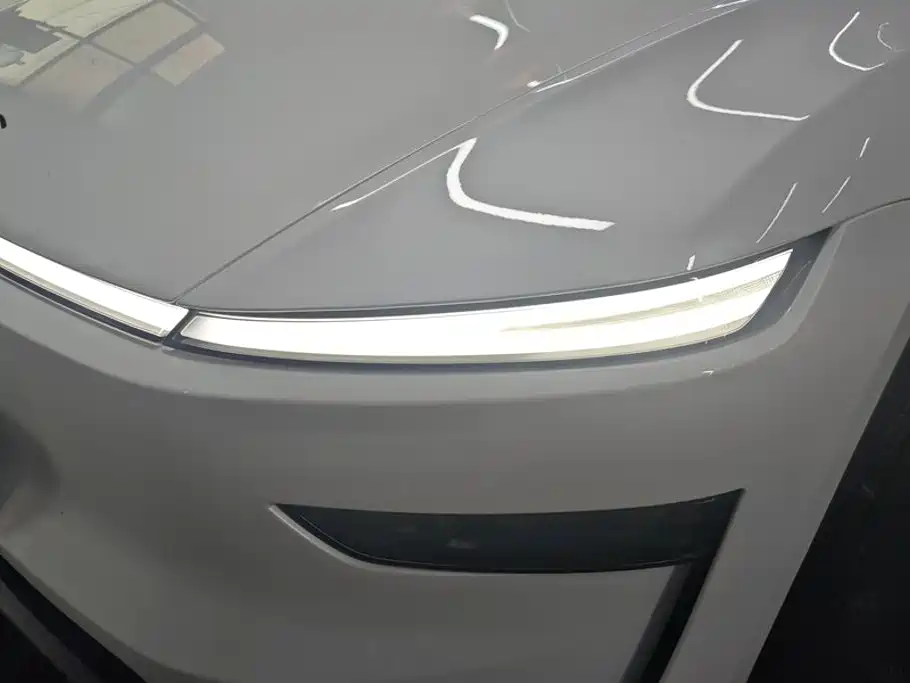 Tesla Model Y — миниатюра 5