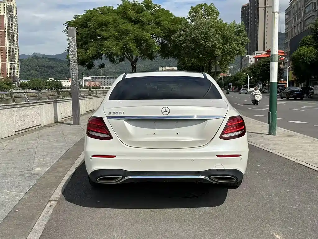 MERCEDES-BENZ E CLASS