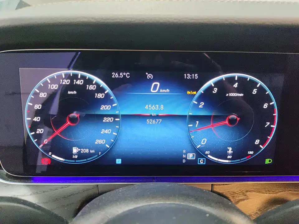 Mercedes-Benz E-Class — миниатюра 9