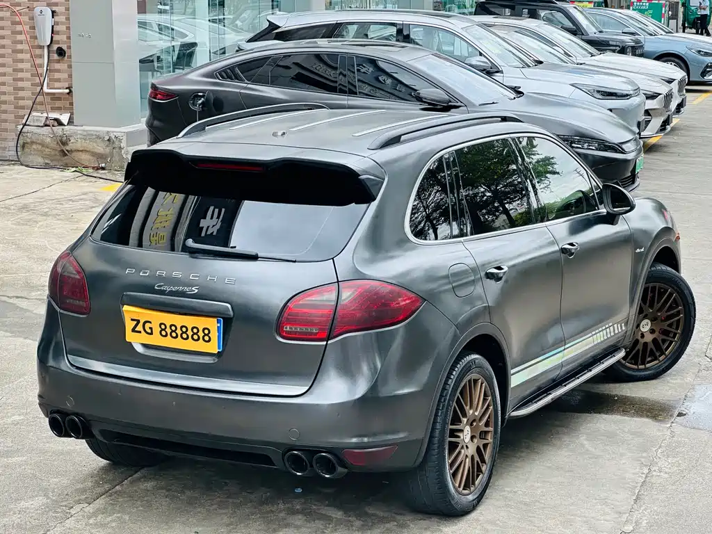 Porsche Cayenne — миниатюра 4