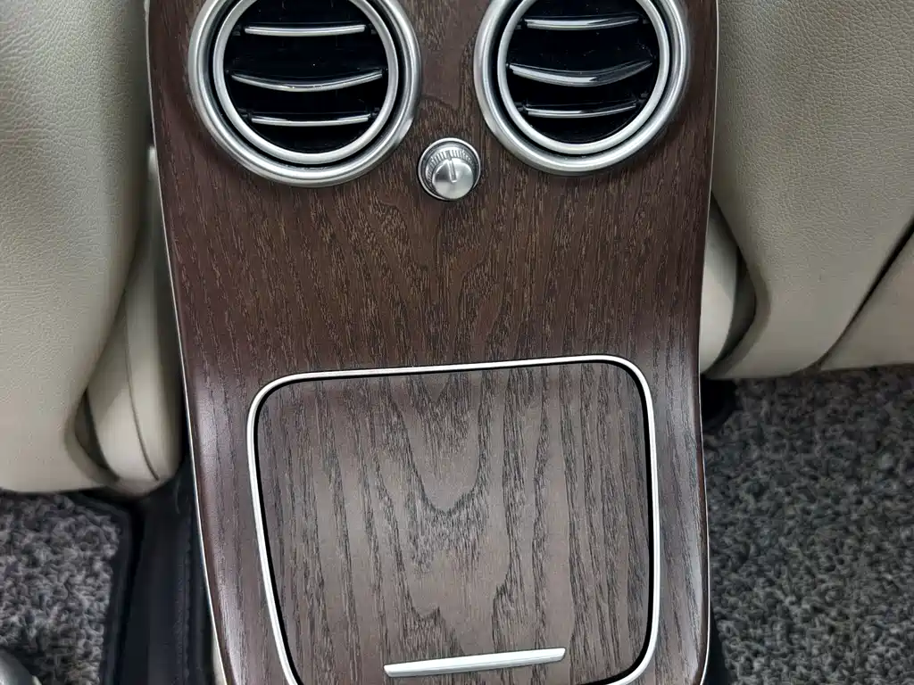 Mercedes-Benz E-Class — миниатюра 8