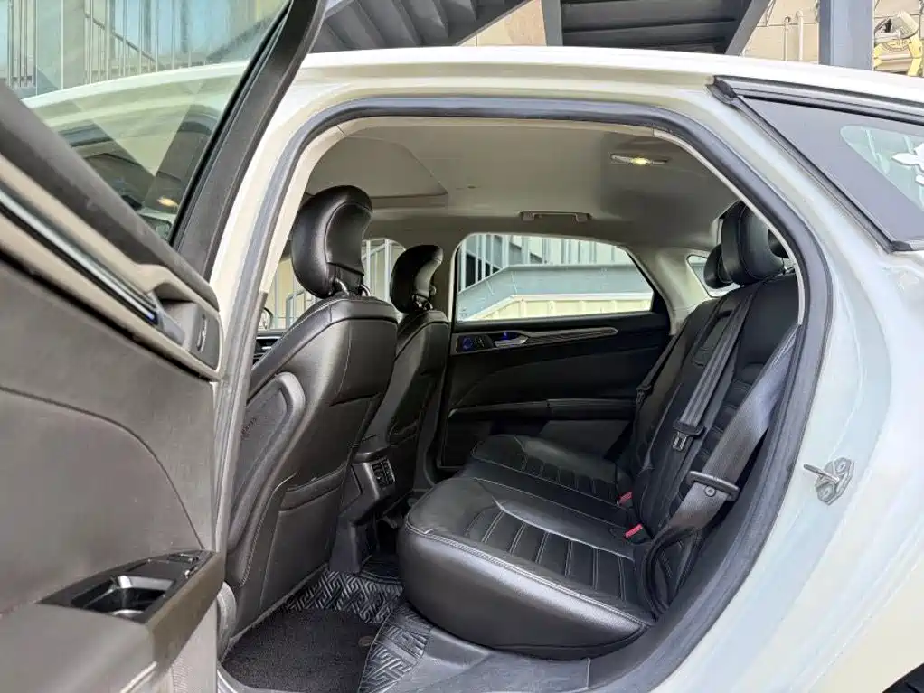 Ford Mondeo — миниатюра 8