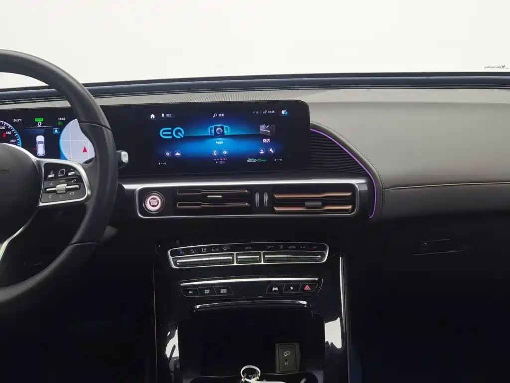 Mercedes-Benz EQC — миниатюра 12