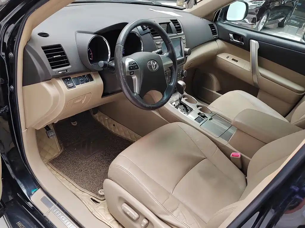 Toyota Highlander 2012 2.7L 5 мест Sport