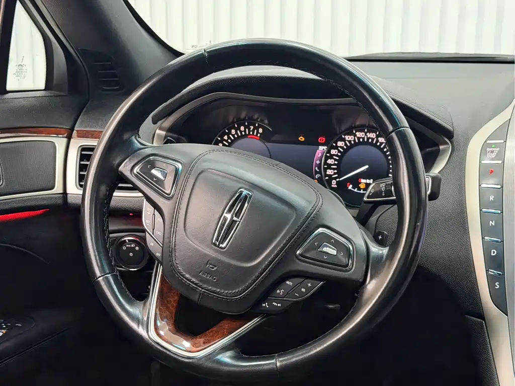 Lincoln MKZ 2019 2.0T V