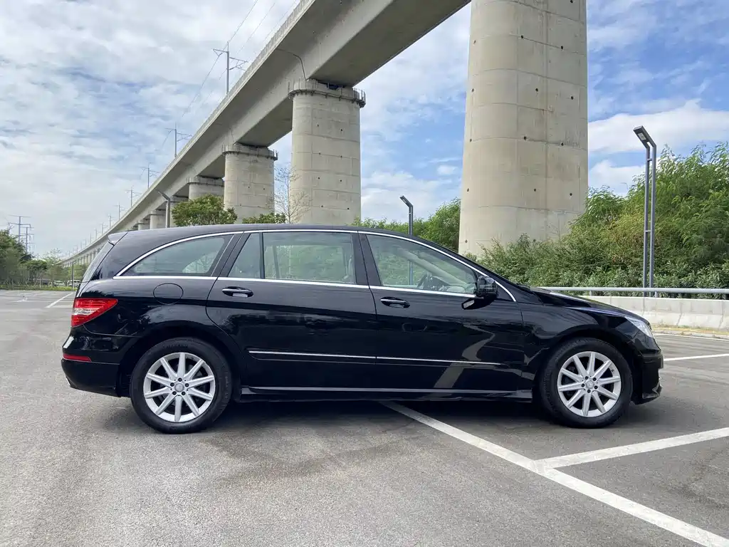 Mercedes-Benz R 2011 R 350 L 4MATIC