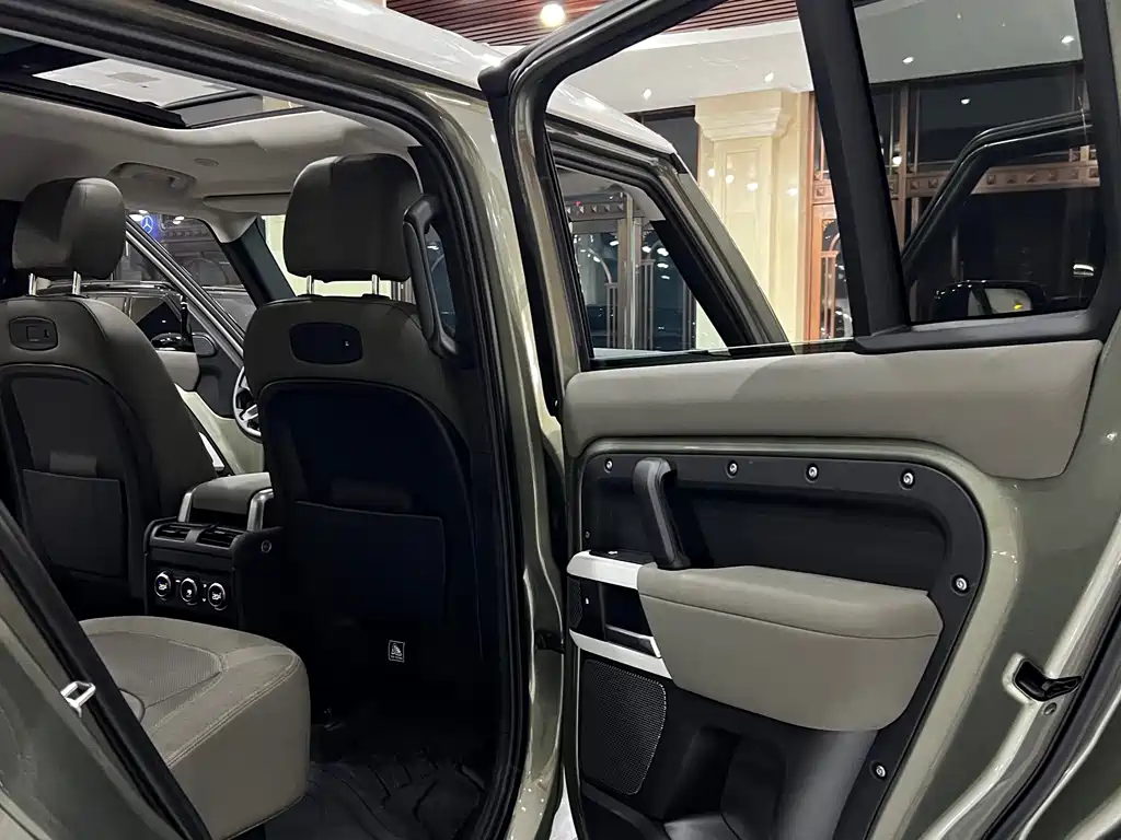 Land Rover Defender — миниатюра 15