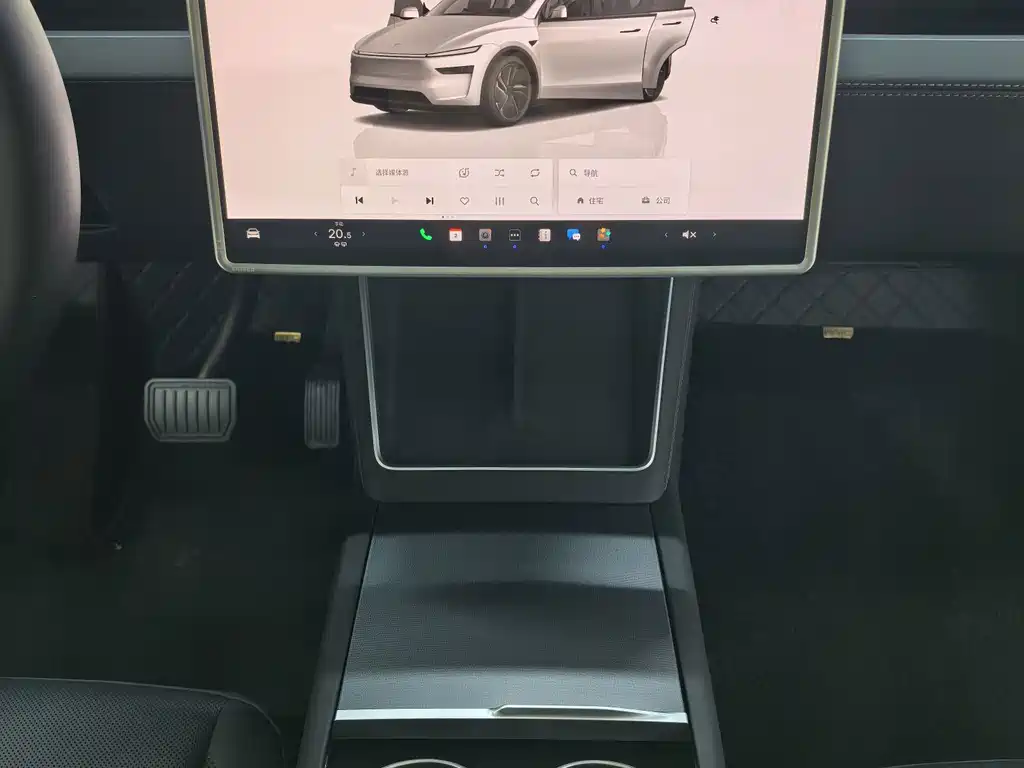 Tesla Model Y — миниатюра 8