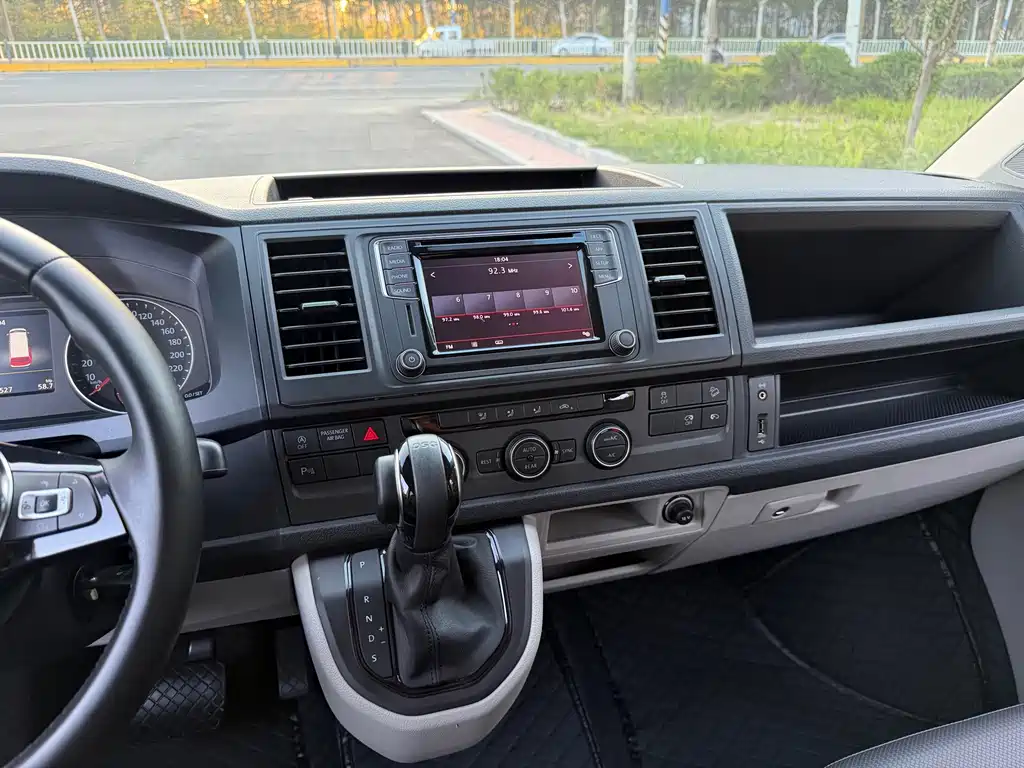 Volkswagen Caravelle — миниатюра 11