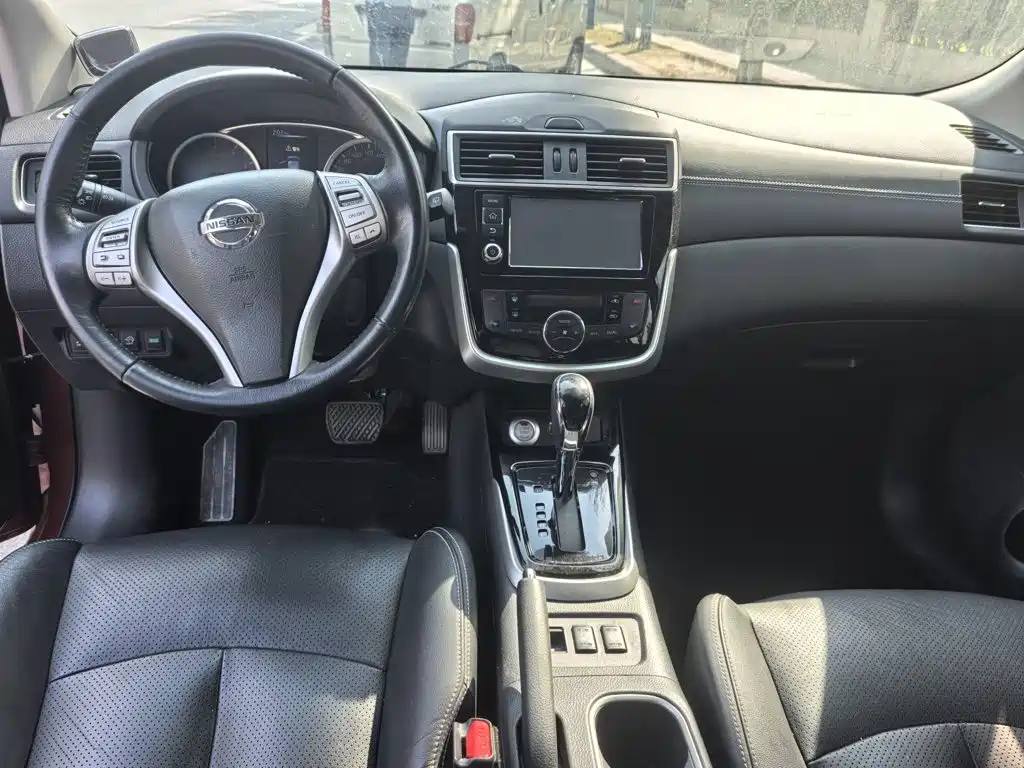 Nissan Tiida — миниатюра 12