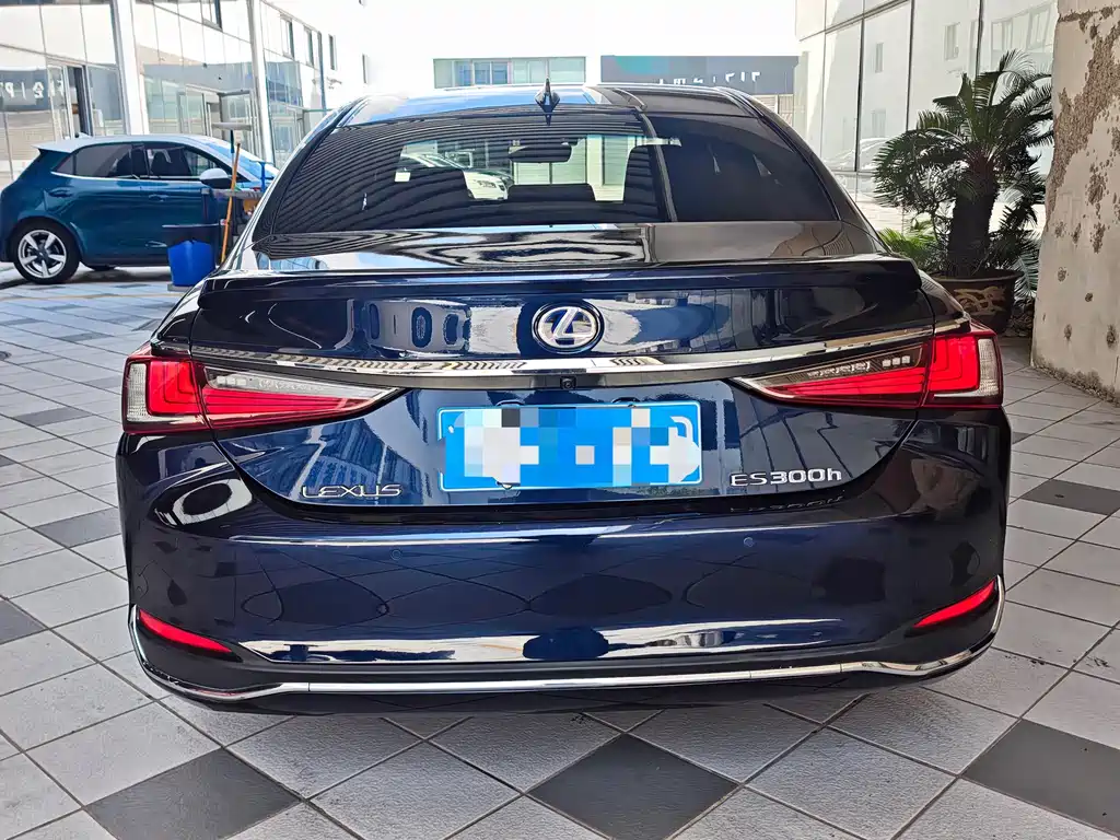 Lexus ES — миниатюра 11