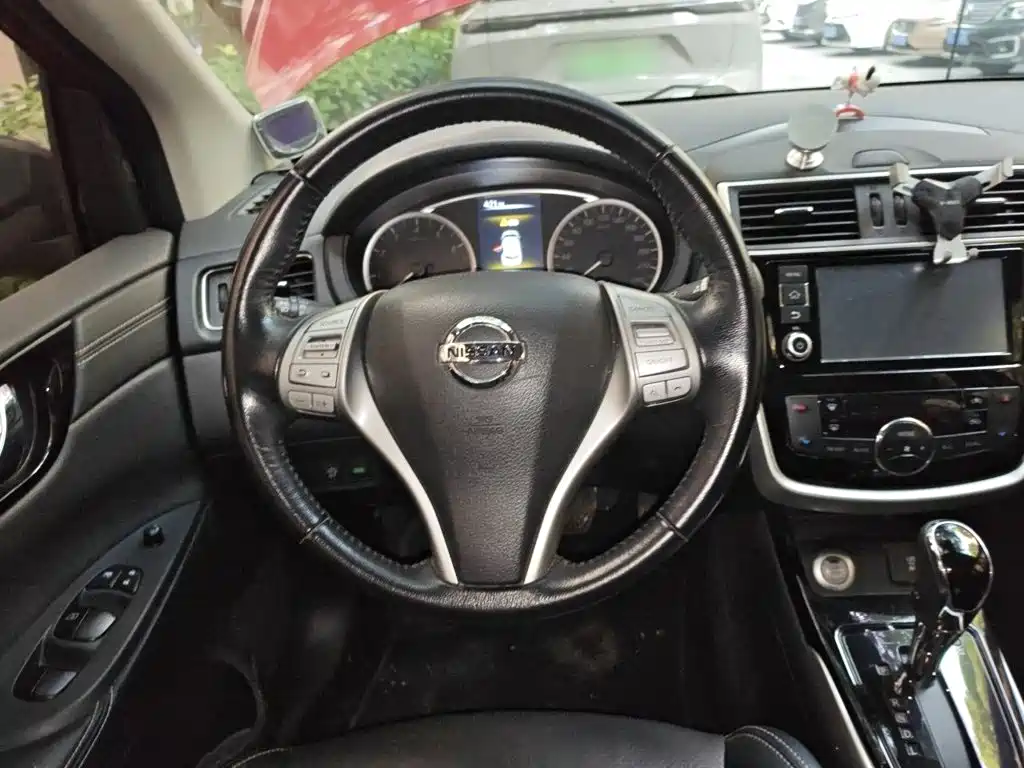 Nissan Tiida — миниатюра 3