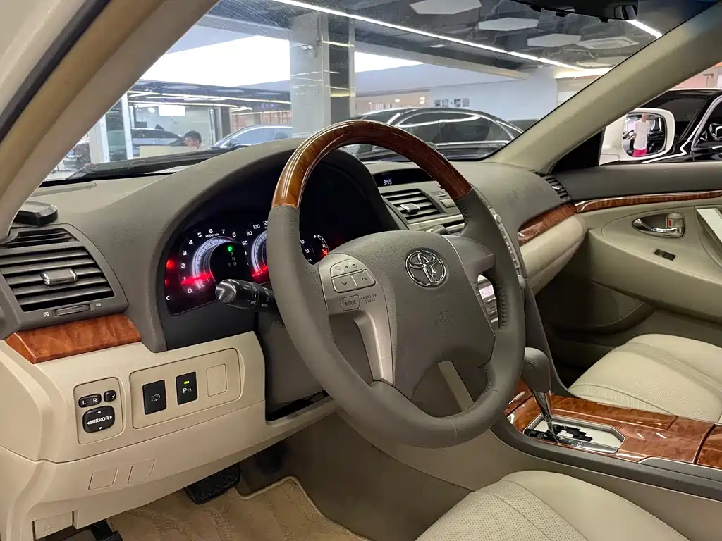 Toyota Camry — миниатюра 14