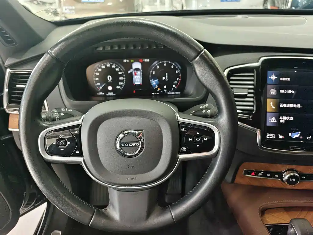 Volvo XC90 — миниатюра 8