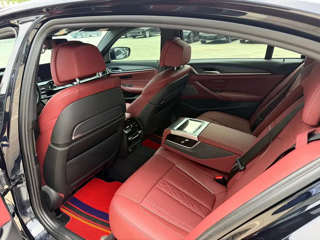 BMW 5 Series — миниатюра 8