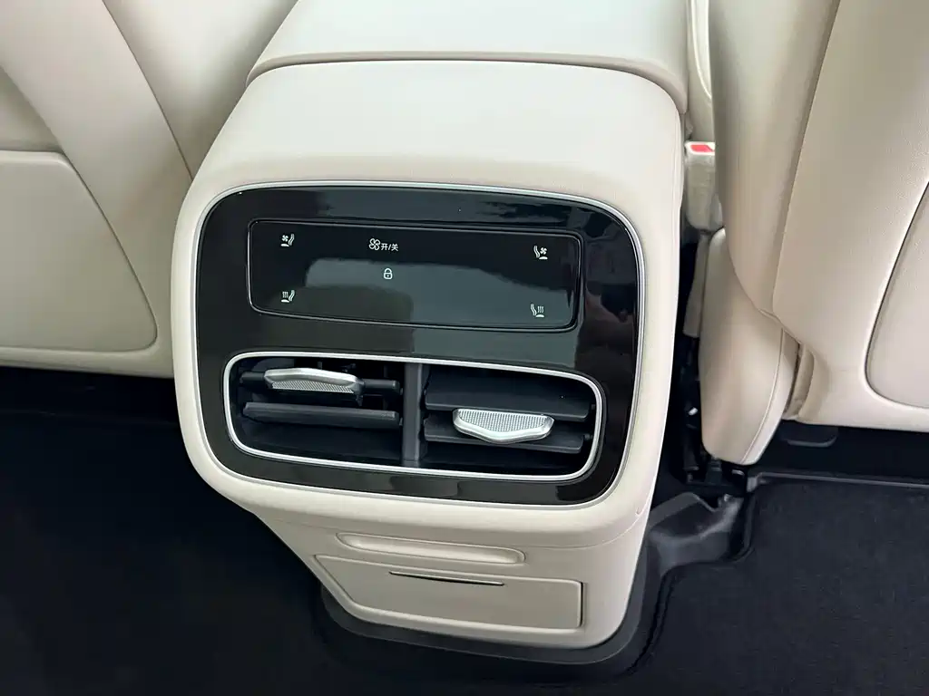 BYD 海豹08 — миниатюра 15