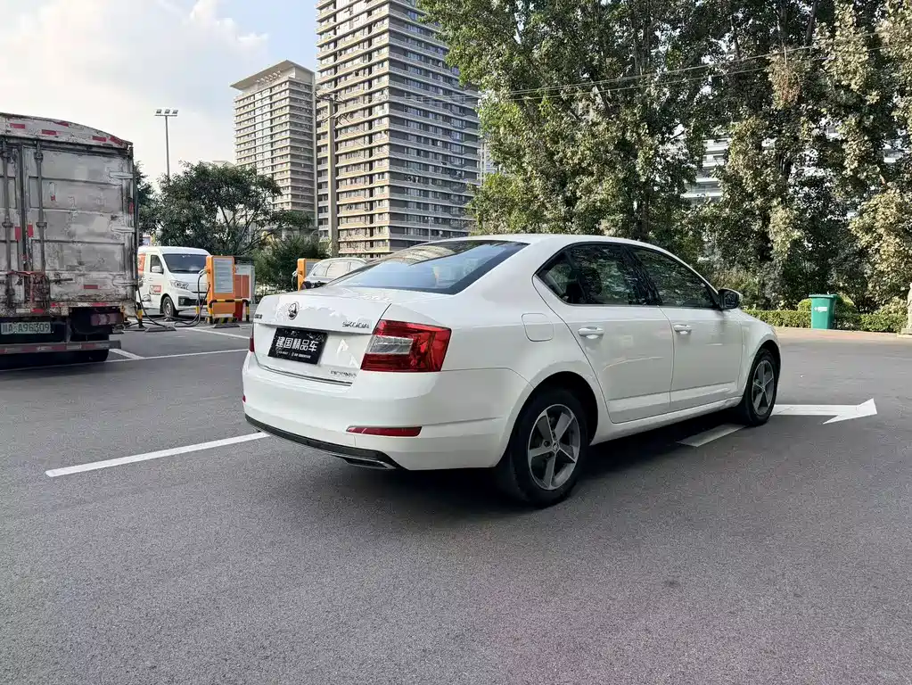 Skoda Octavia — миниатюра 5