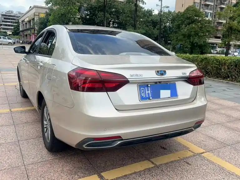Geely Emgrand — миниатюра 6